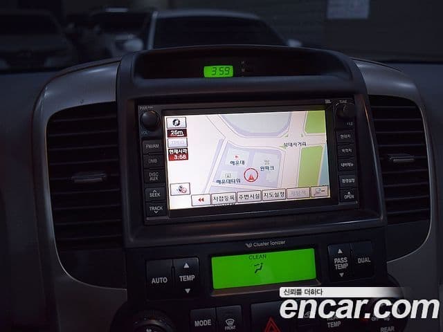 Kia Carnival R Premium, 2012 11