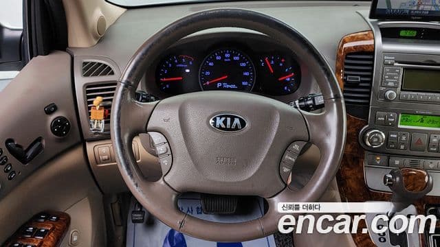 Kia Carnival R Premium, 2014 15