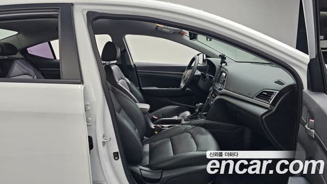 Hyundai Avante AD 1.6 GDI Value Plus, 2017 10