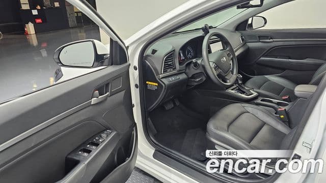 Hyundai Avante AD 1.6 GDI Value Plus, 2017 11