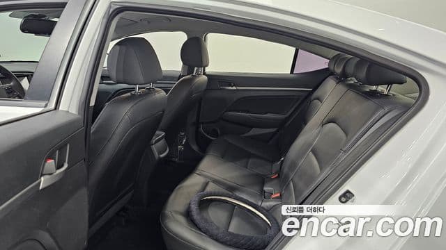 Hyundai Avante AD 1.6 GDI Value Plus, 2017 13