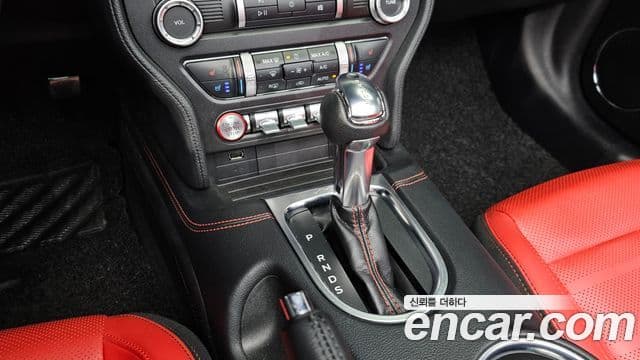 Ford Mustang кабриолет, 2023 9