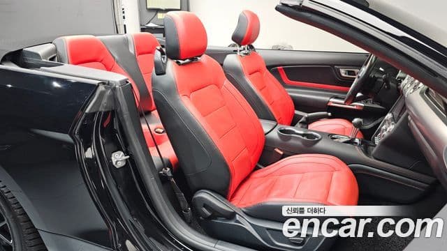 Ford Mustang кабриолет, 2023 10