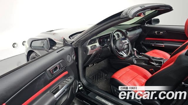 Ford Mustang кабриолет, 2023 11