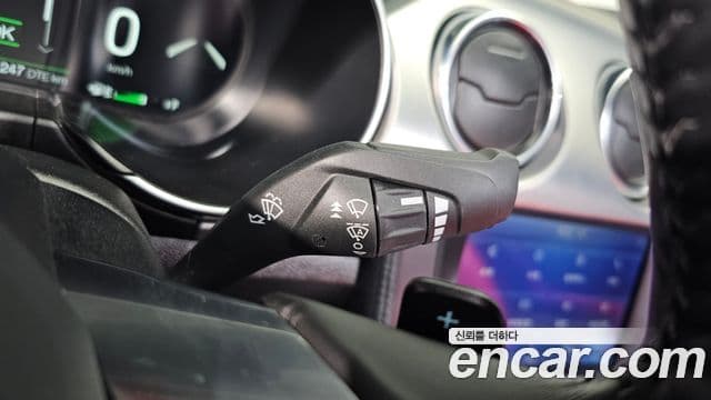 Ford Mustang кабриолет, 2023 16