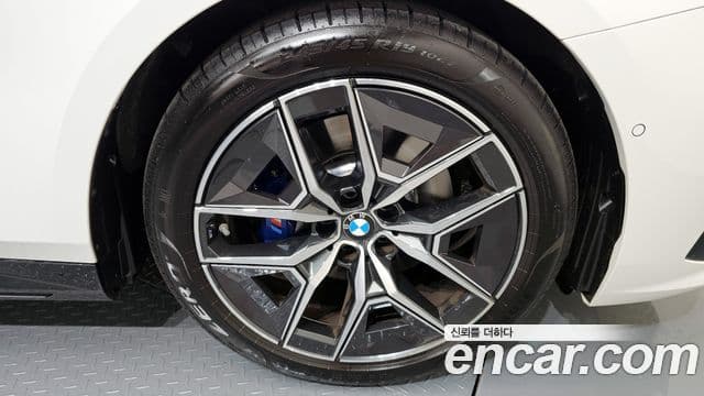 BMW 5시리즈 (G60) 520i M Sport, 2025 все фото