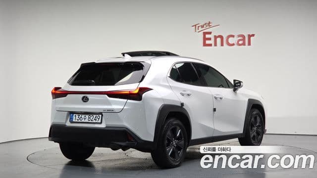 Lexus UX250h, 2024 2