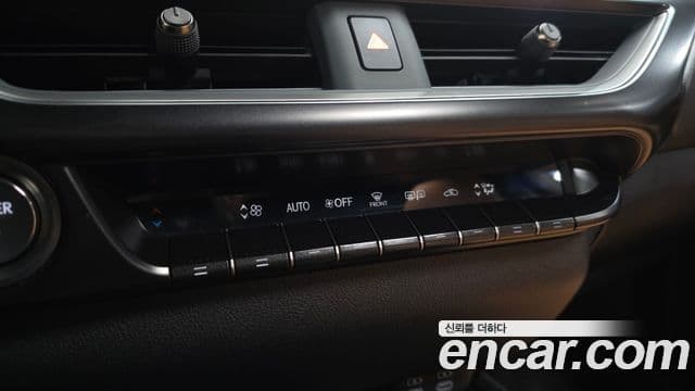 Lexus UX250h, 2024 15