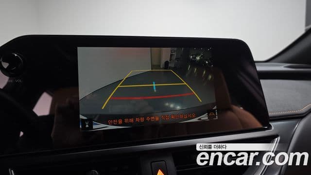 Lexus UX250h, 2024 17