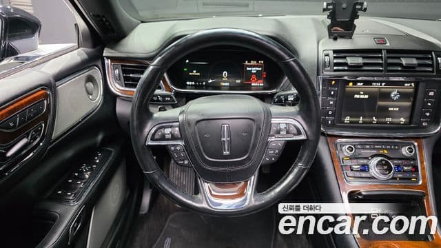 Lincoln Continental 10세대, 2017 13