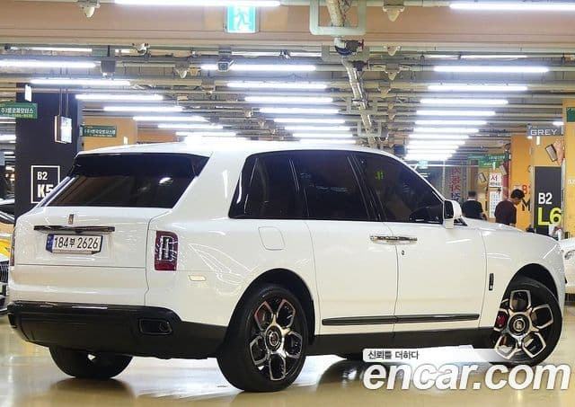 Rolls-Royce Cullinan 6.7 V12 чёрный эмблема, badge, 2023 3