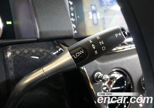 Rolls-Royce Cullinan 6.7 V12 чёрный эмблема, badge, 2023 7