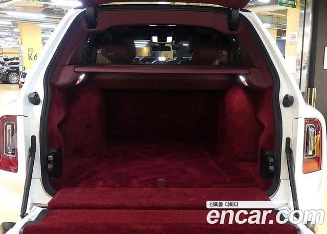 Rolls-Royce Cullinan 6.7 V12 чёрный эмблема, badge, 2023 10