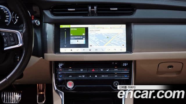 Jaguar XF (X260) 20d Prestige AWD, 2019 14