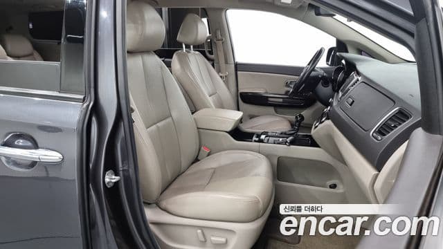 Kia All New Carnival Noblesse, 2016 10