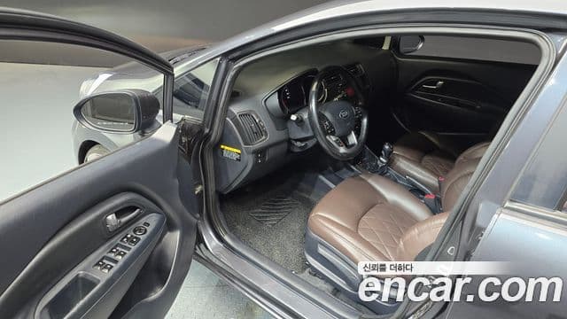 Kia All New Pride Luxury, 2014 10