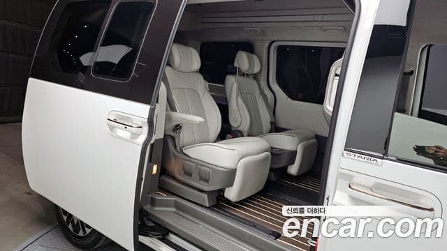 Hyundai Staria лимузин, 2022 12