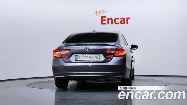 Honda Accord 10세대 2.0 гибрид Туринг (Touring), 2021 4