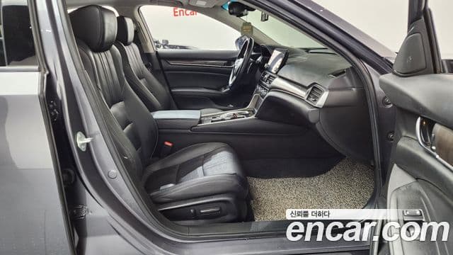 Honda Accord 10세대 2.0 гибрид Туринг (Touring), 2021 11