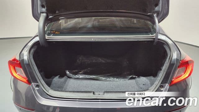 Honda Accord 10세대 2.0 гибрид Туринг (Touring), 2021 20