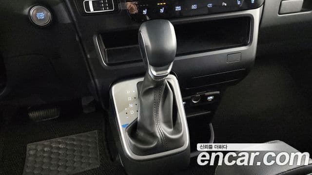 Hyundai Staria Modern, 2025 9