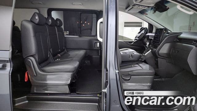 Hyundai Staria Modern, 2025 12