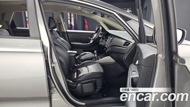 Kia All New Carens Luxury, 2016 12