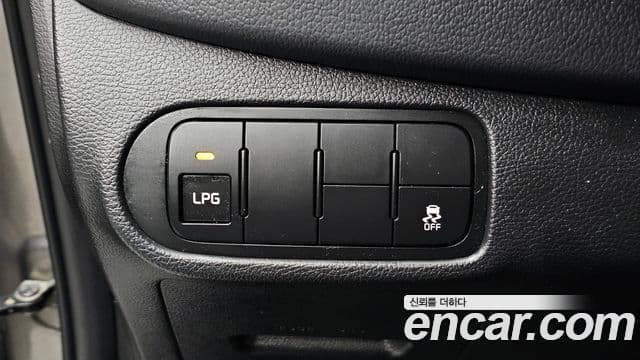 Kia All New Carens Luxury, 2016 15