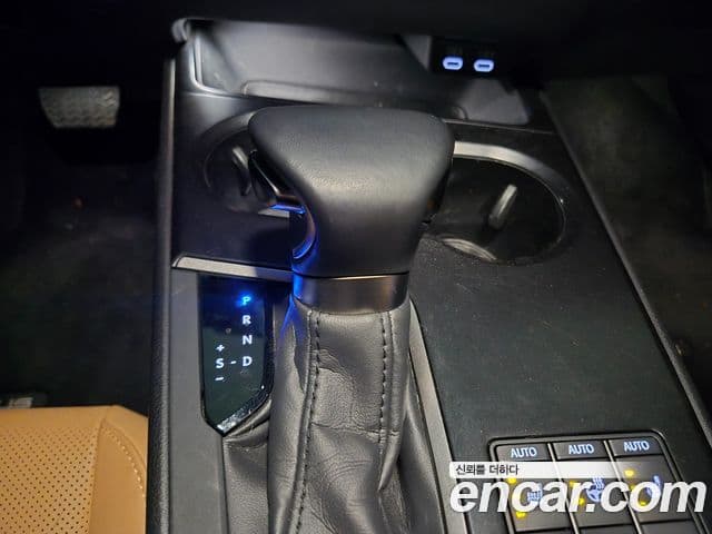 Lexus UX250h, 2024 9