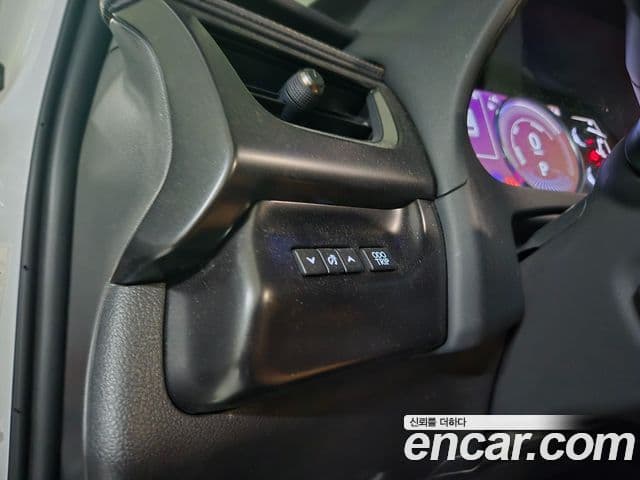 Lexus UX250h, 2024 15