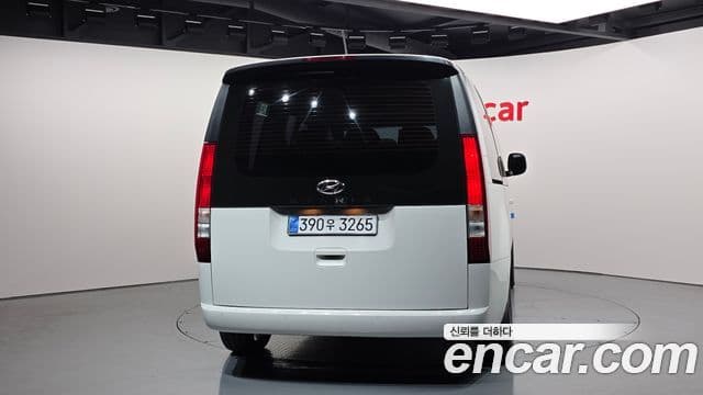 Hyundai Staria Modern, 2023 4