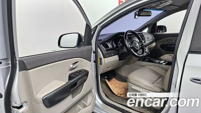 Kia All New Carnival Luxury, 2016 10