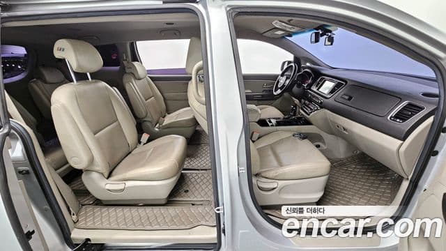 Kia All New Carnival Luxury, 2016 12