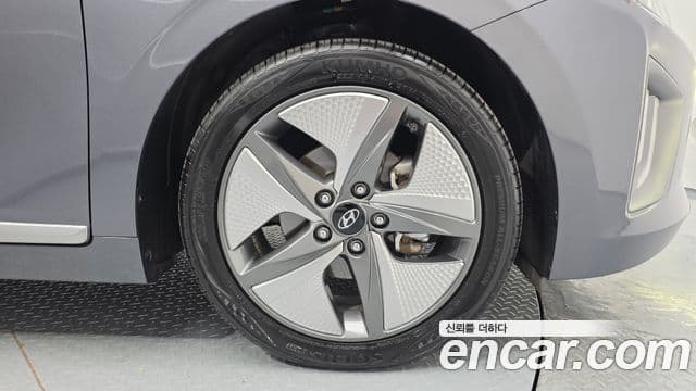 Hyundai The / новый New Ioniq гибрид Q, 2020 все фото