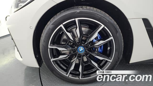 BMW i4, 2024 все фото