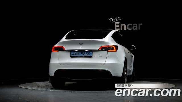 Tesla модель Y, 2024 4