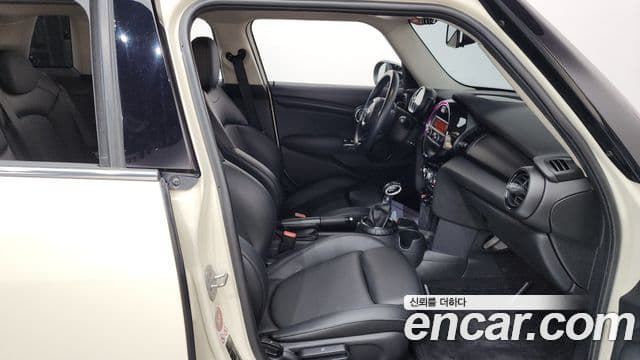 Mini Cooper 3세대, 2016 11