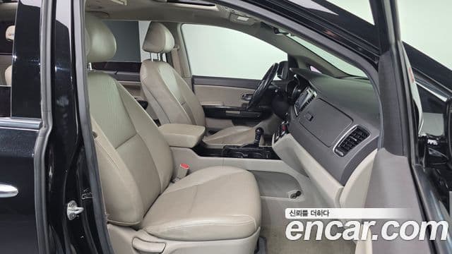 Kia All New Carnival Prestige, 2015 10