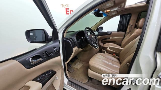 Kia Carnival R President, 2011 10