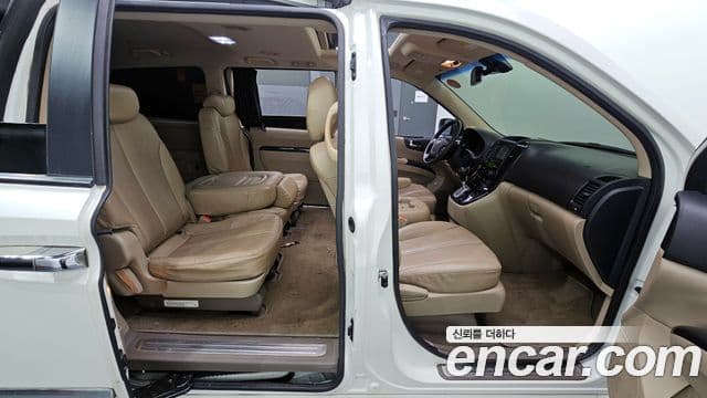 Kia Carnival R President, 2011 11