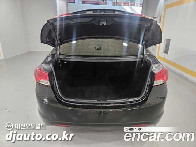 Hyundai Avante MD Premier, 2012 19