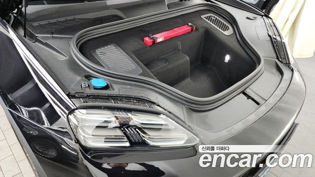 Porsche Macan EV 4S, 2025 6