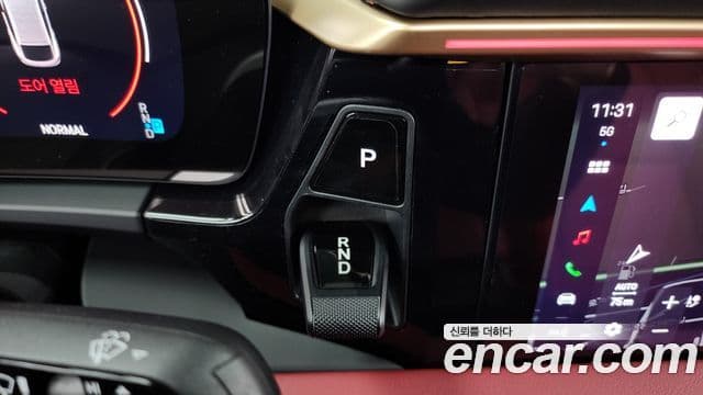 Porsche Macan EV 4S, 2025 9