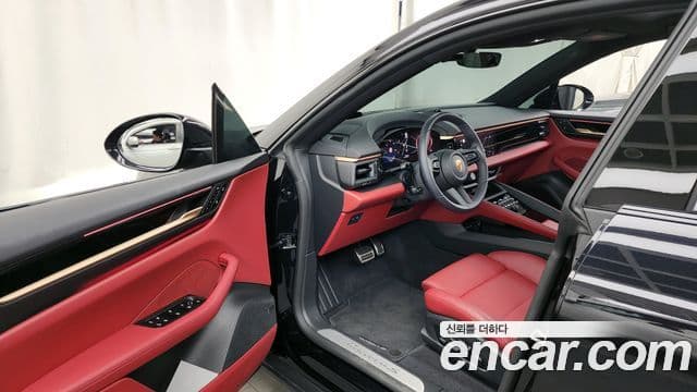 Porsche Macan EV 4S, 2025 10