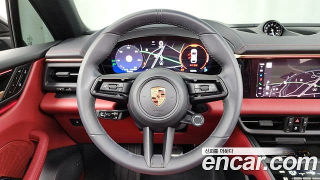 Porsche Macan EV 4S, 2025 13