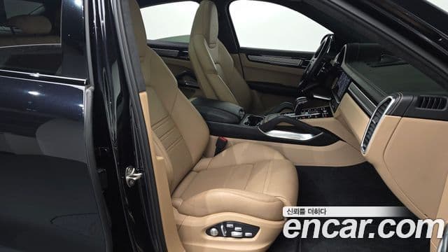 Porsche Cayenne (PO536) 4.0 турбо купе, 2020 10