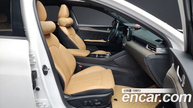 Kia K5 3세대 Signature, 2022 11