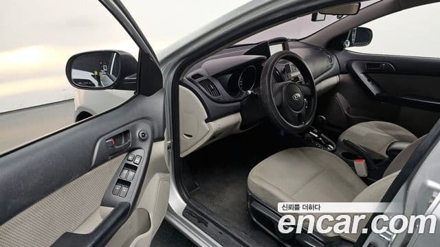 Kia Forte люксовая версия, 2010 11