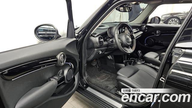 Mini Cooper 3세대, 2023 10