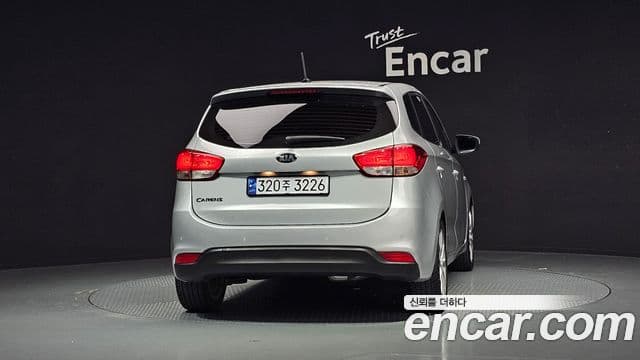 Kia All New Carens 1.7 VGT Trendy, 2016 4